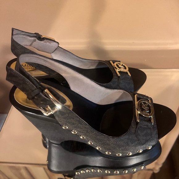 Michael kors heels - Picture 3 of 5